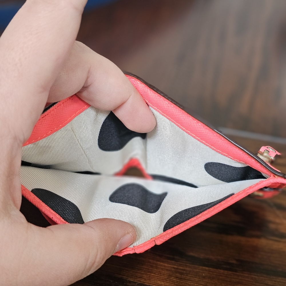 Kate Spade Wallet. - Picture 3 of 4